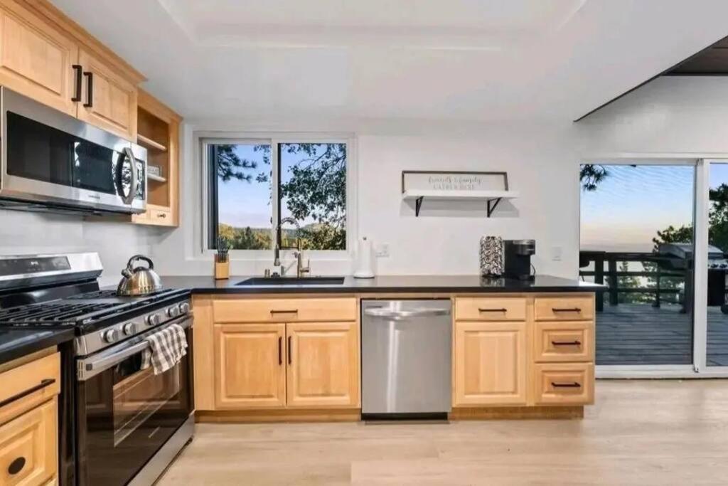 Updated Mountain Cabin Retreat With 180 Views Off Deck And Balcony Running Springs Εξωτερικό φωτογραφία